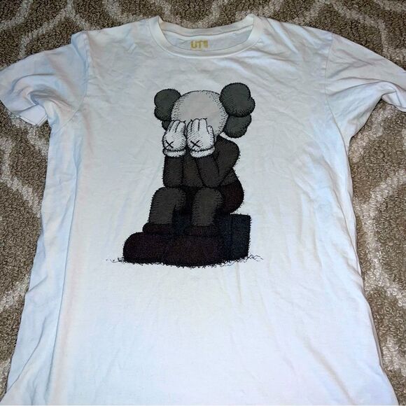 UT Kaws shirt size M - Picture 1 of 6